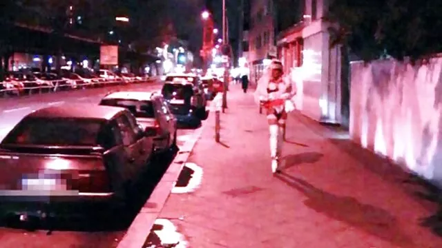 彼らは素晴らしい時間でプールで遊ぶ。 倉橋 大賀 無 修正