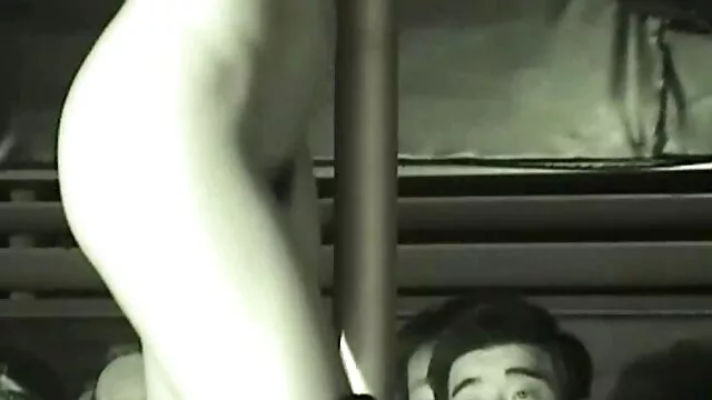 若い女性の母親は不平を言うことなくすべてを飲み込んだ 男性 向け av 無料