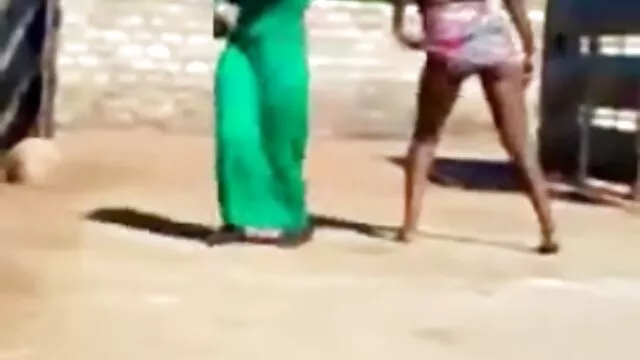 彼女の最初の三人組ポルノ女優 エッチ 動画 女の子 用