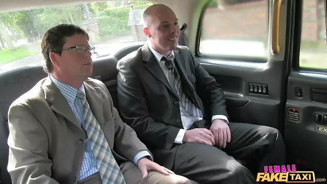 マネージャーは彼に電話し、彼の電話で 女性 むけ エッチ 動画